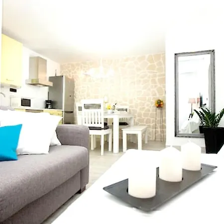 Modern In - 70 M² - Parking Included