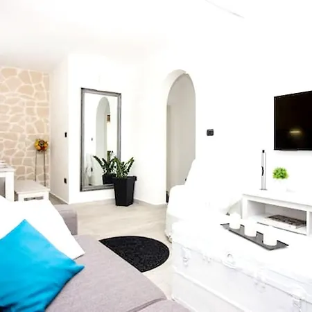 Apartament Modern In - 70 M² - Parking Included Trogir