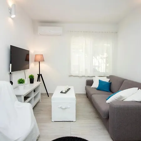 Apartament Modern In - 70 M² - Parking Included Trogir
