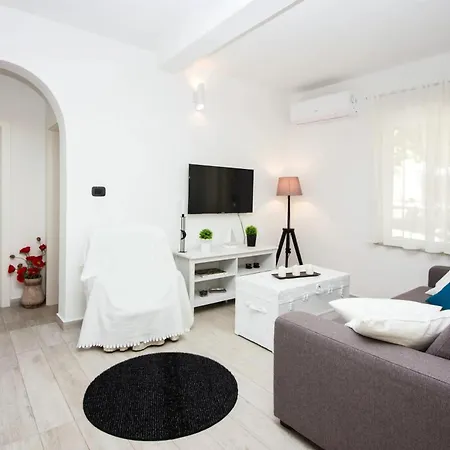 Modern In - 70 M² - Parking Included Apartament Trogir