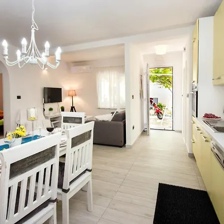 Modern In - 70 M² - Parking Included