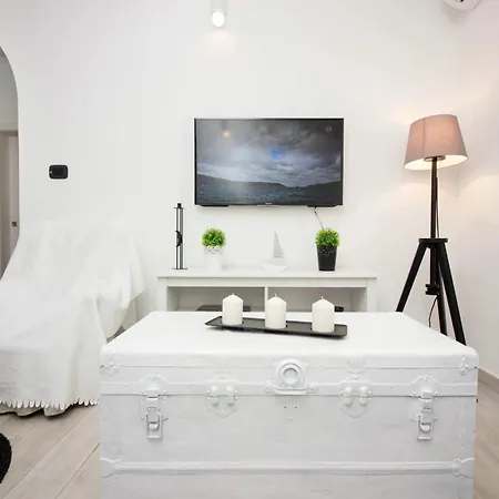 Modern In - 70 M² - Parking Included Apartment