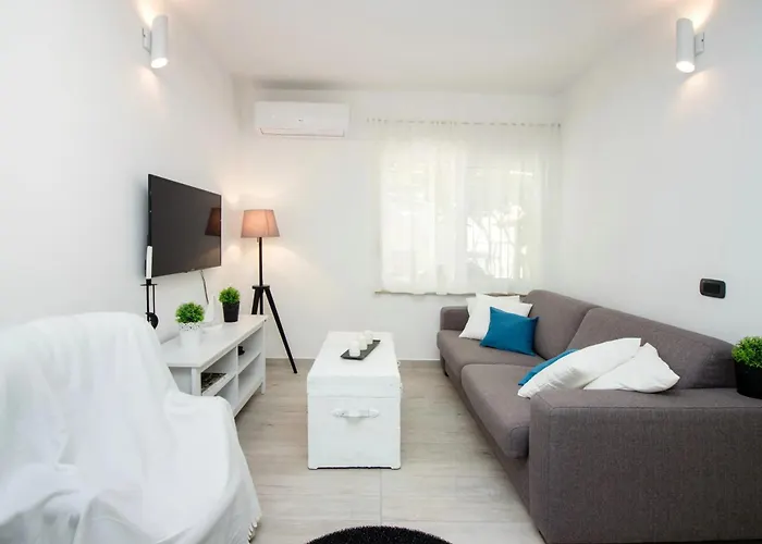 Apartment Modern In - 70 M² - Parking Included Trogir