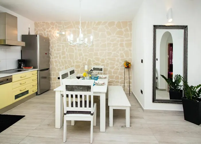 Modern In - 70 M² - Parking Included Apartment Trogir