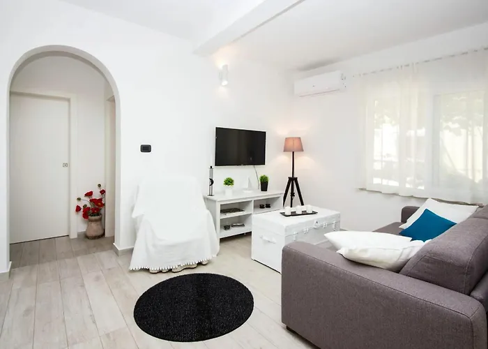 Modern In - 70 M² - Parking Included Apartment Trogir
