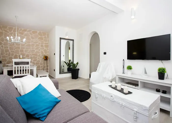 Modern In - 70 M² - Parking Included