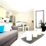 Modern In - 70 M² - Parking Included