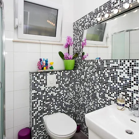 Modern In - 70 M² - Parking Included *