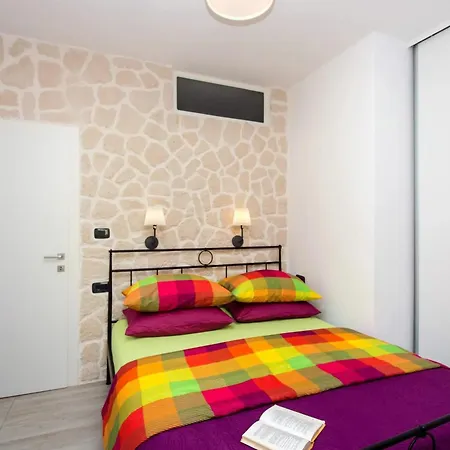 Modern In - 70 M² - Parking Included * Τρογκίρ