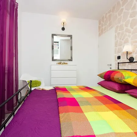 Modern In - 70 M² - Parking Included *