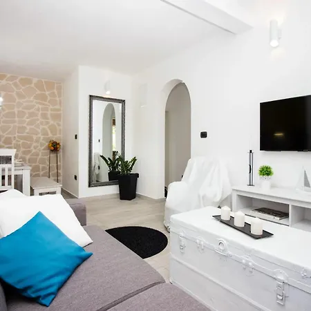 Modern In - 70 M² - Parking Included