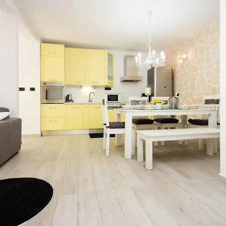 Modern In - 70 M² - Parking Included