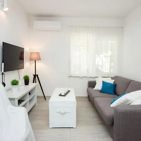 Modern In - 70 M² - Parking Included Apartment Trogir