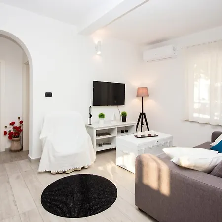 Modern In - 70 M² - Parking Included Apartman *