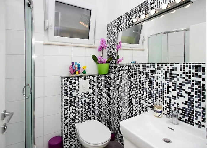 Modern In - 70 M² - Parking Included *