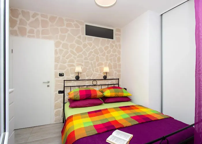 Modern In - 70 M² - Parking Included *