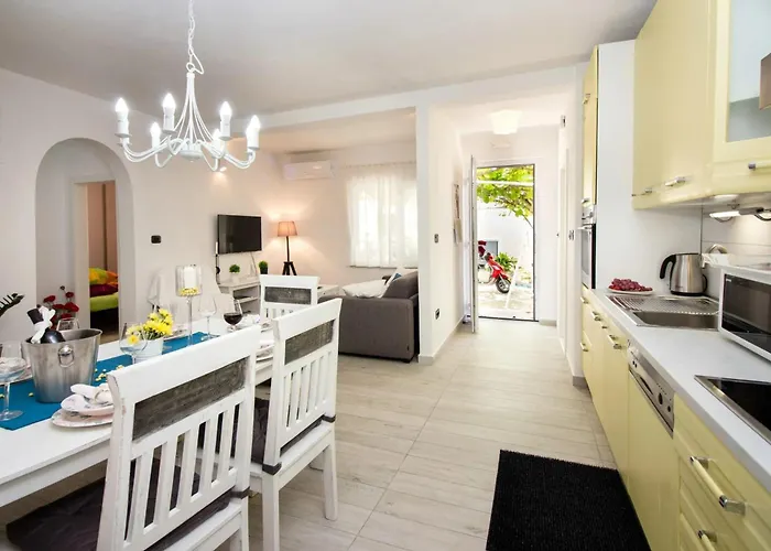 Modern In - 70 M² - Parking Included