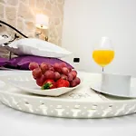 Modern In - 70 M² - Parking Included Апартаменты