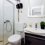 Modern In - 70 M² - Parking Included