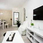 Modern In - 70 M² - Parking Included Апартаменты Трогир