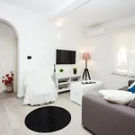 Modern In - 70 M² - Parking Included Апартаменты Трогир