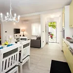 Modern In - 70 M² - Parking Included