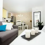 Modern In - 70 M² - Parking Included Апартаменты