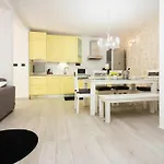 Modern In - 70 M² - Parking Included