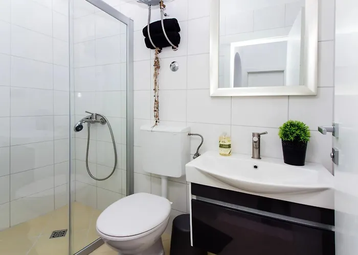 Modern In - 70 M² - Parking Included