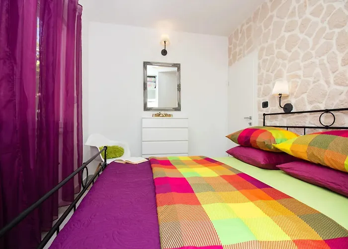 Modern In - 70 M² - Parking Included *