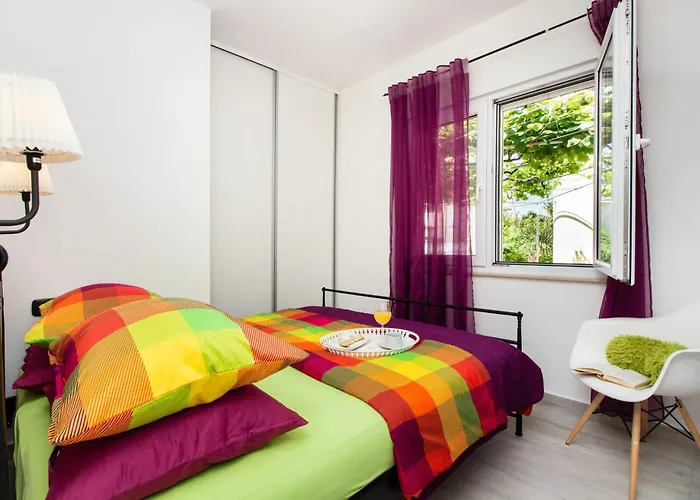 Modern In - 70 M² - Parking Included Apartmán