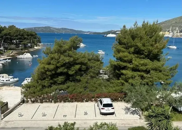 Modern In - 70 M² - Parking Included Trogir
